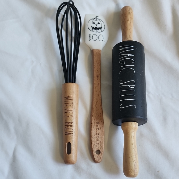 Rae Dunn Other - Rae Dunn Halloween Utensil Set with Black and Natural Wood